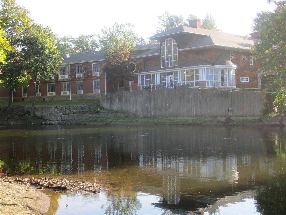 Western The Inn&suites At The Falls Hotel 3*