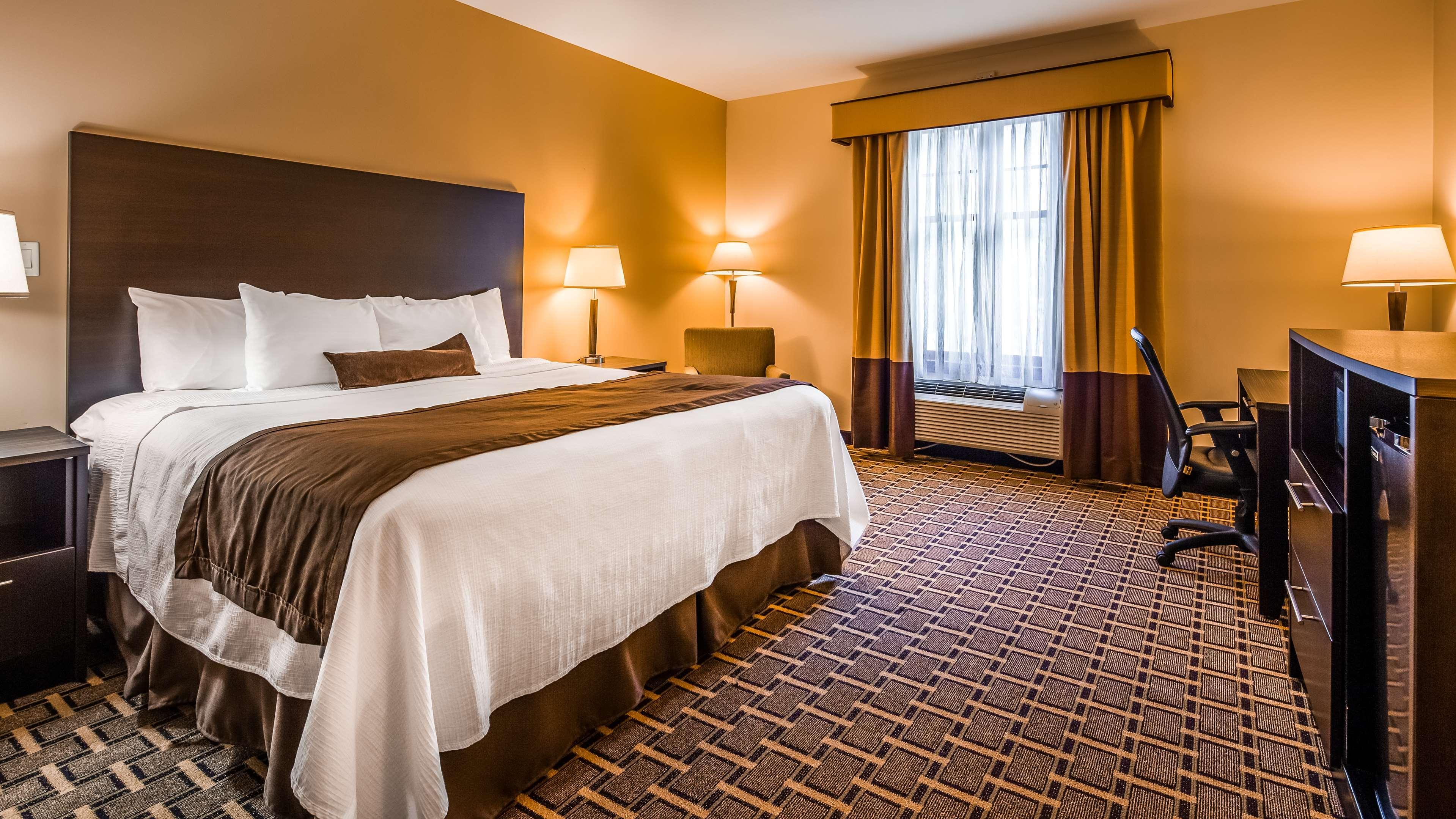Western The Inn&suites At The Falls