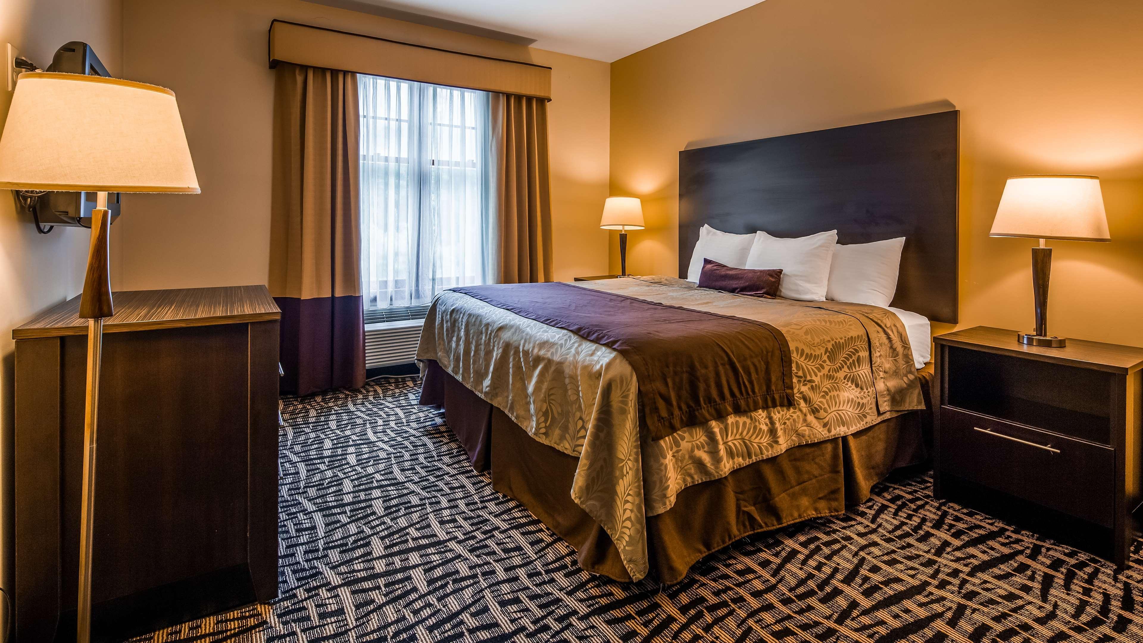Hotel Western The Inn&suites At The Falls 3*