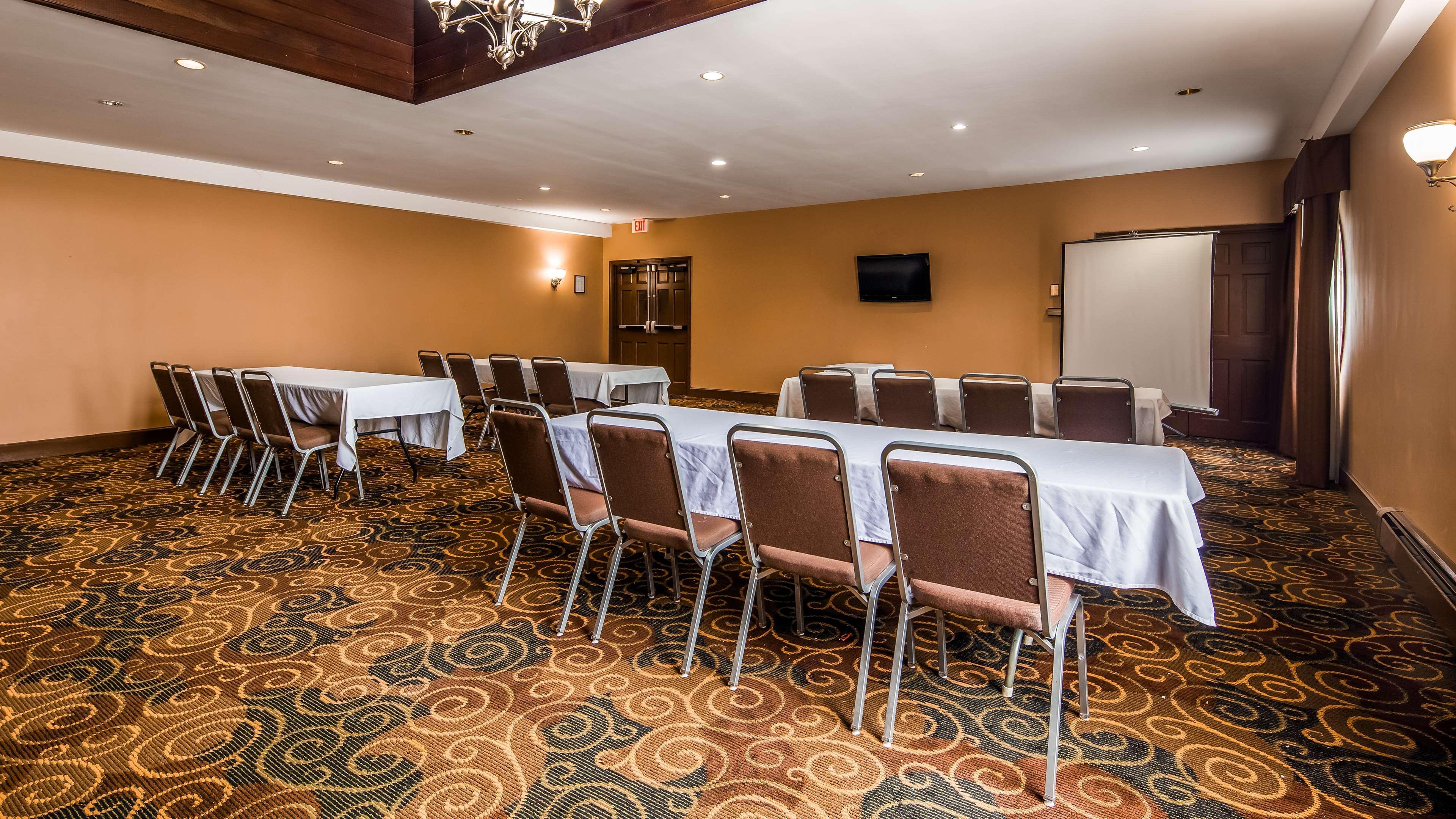 Western The Inn&suites At The Falls Hotel