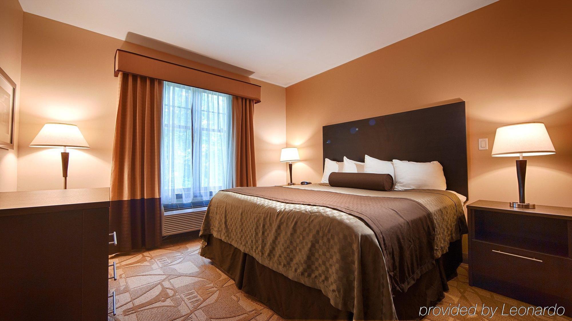 Western The Inn&suites At The Falls Hotel 3*