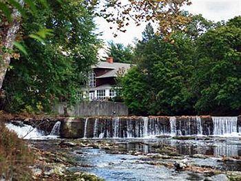 Western The Inn&suites At The Falls Hotel