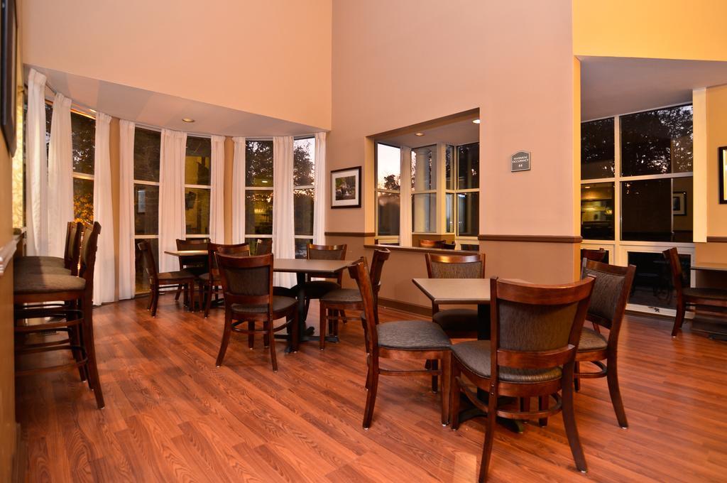 Hotel Western The Inn&suites At The Falls Poughkeepsie