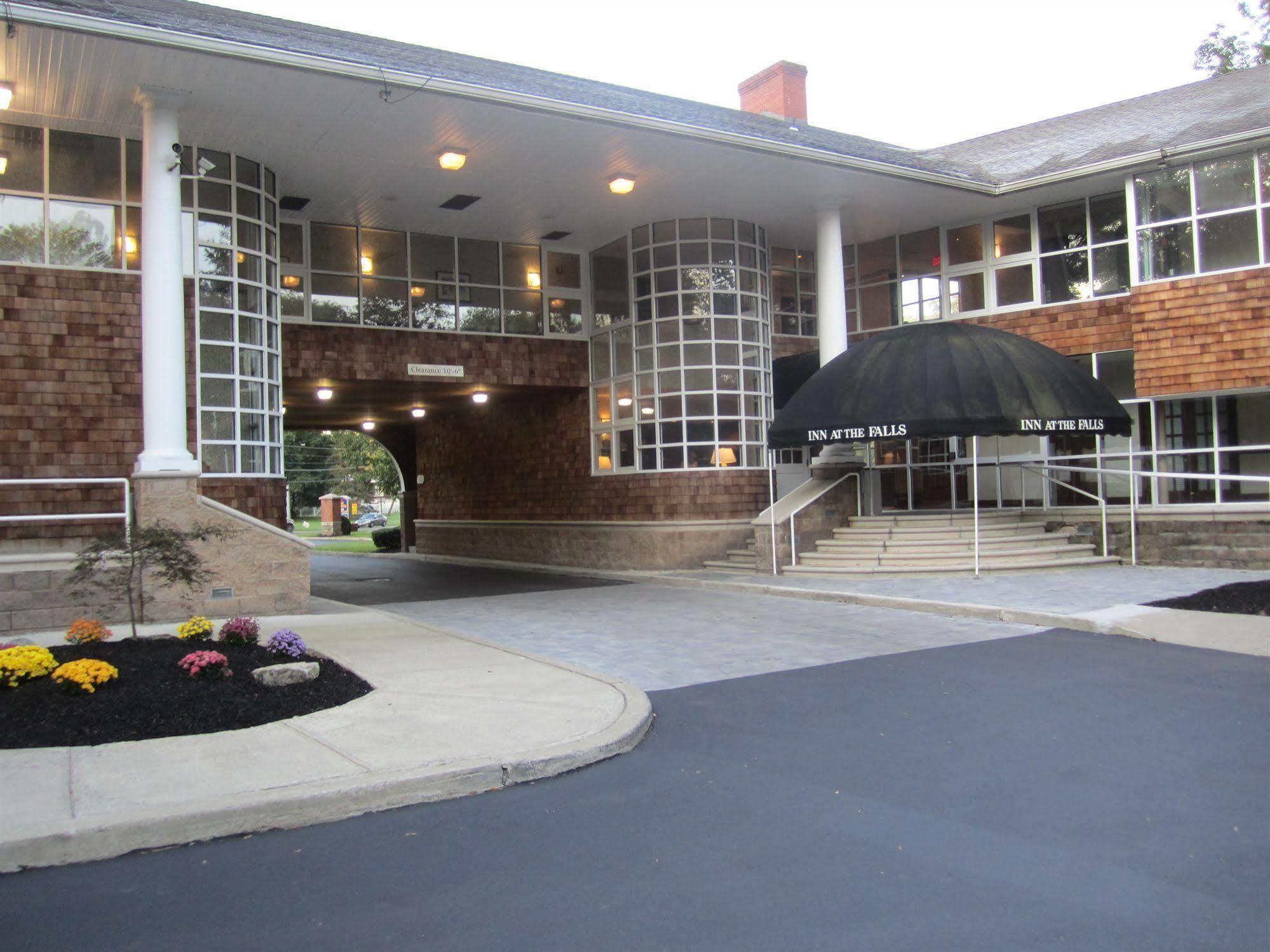 Western The Inn&suites At The Falls Hotel 3*