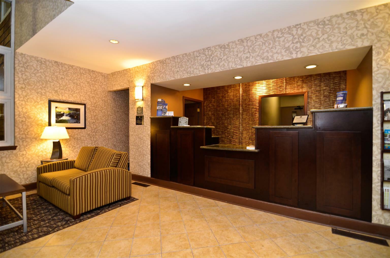 Western The Inn&suites At The Falls Hotel