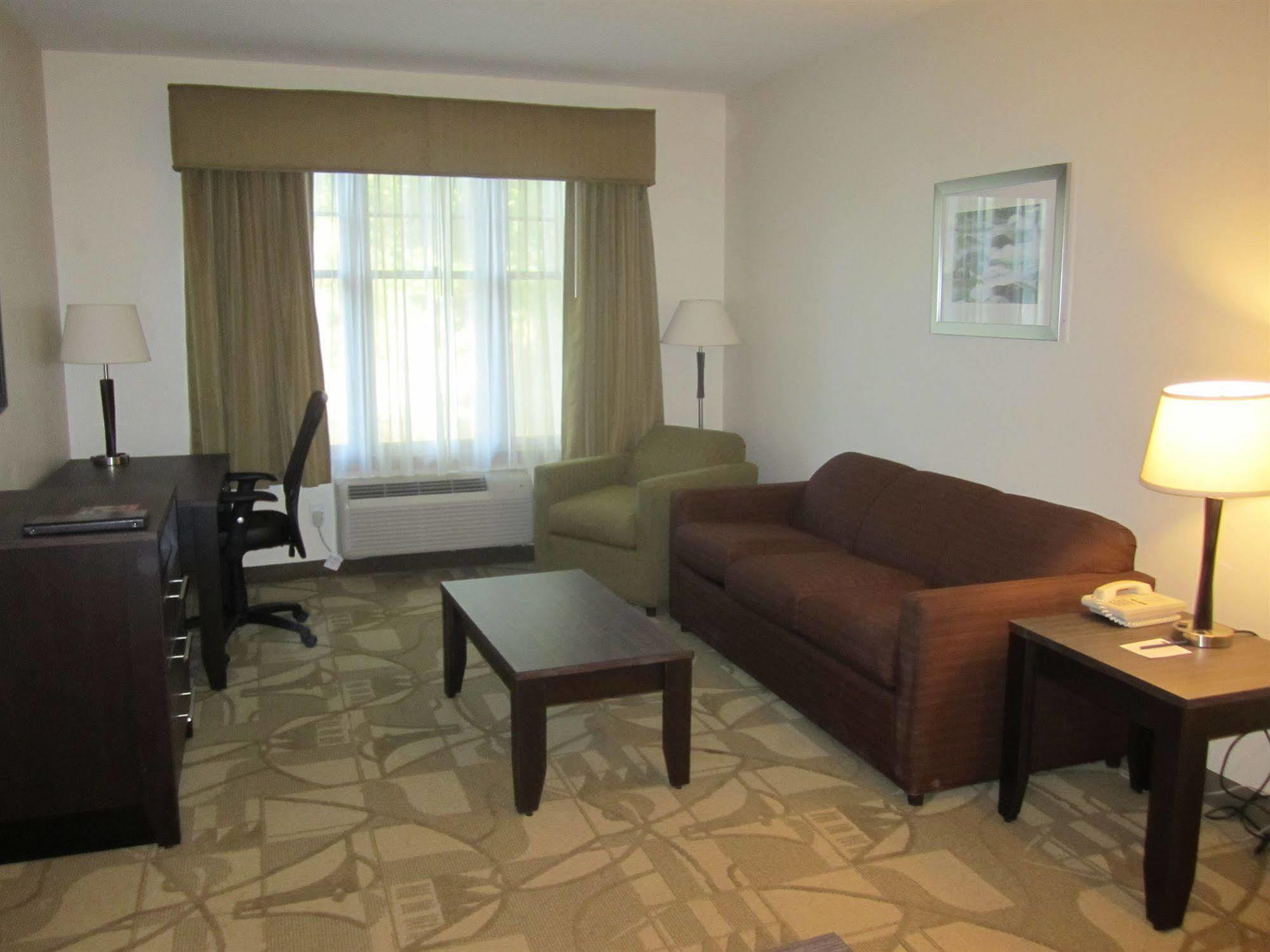 Western The & At The Falls 3*